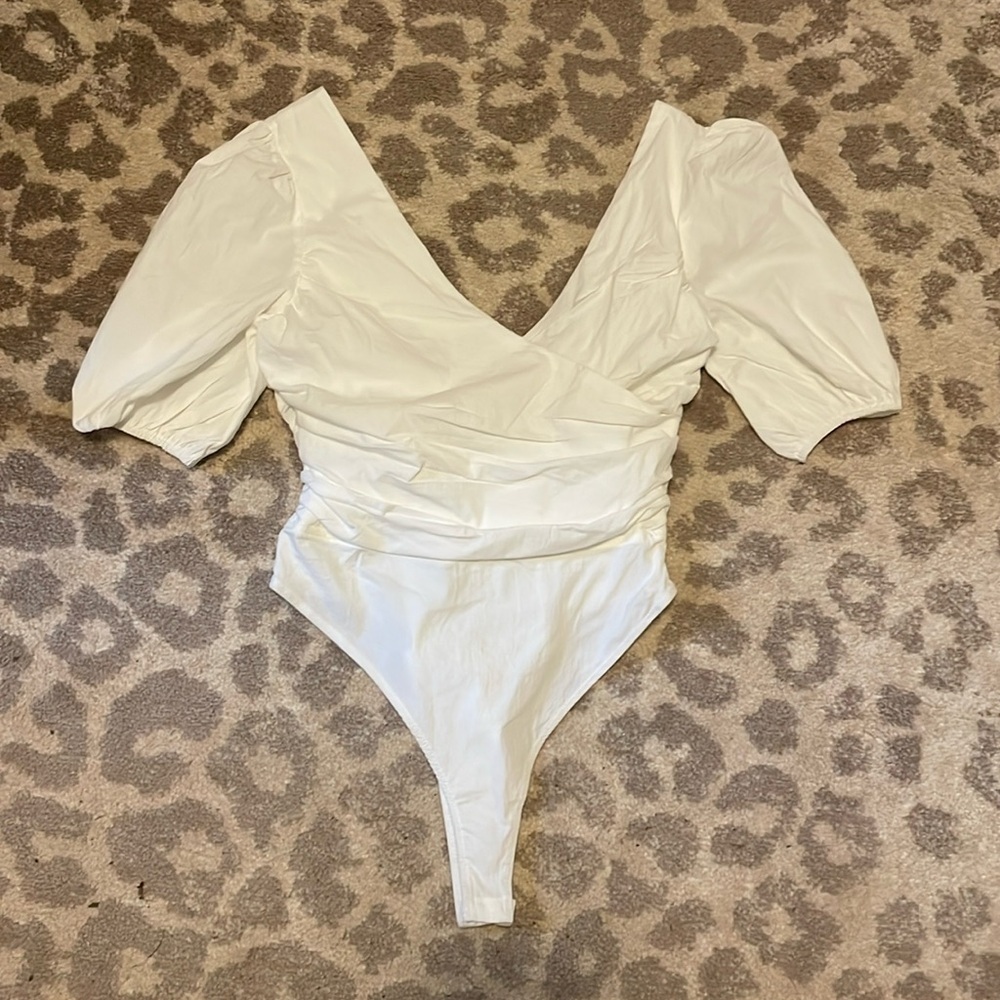 Kittenish Starla White Puff Sleeve Bodysuit SIZE L NWT